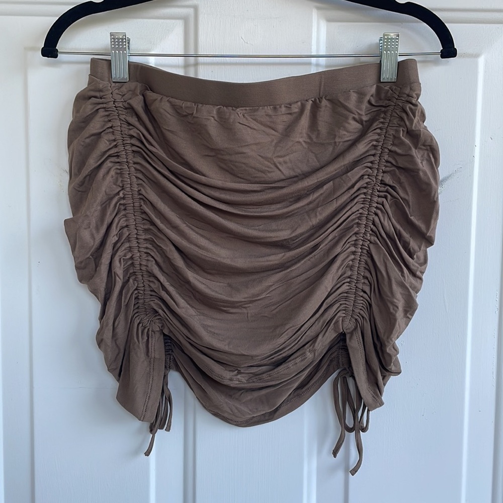 Ruched Urban Outfitters skirt - Picture 3 of 3